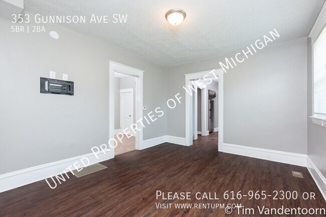 Foto del edificio - Pre-Lease | Available 8/21/25 | Gorgeous 5...