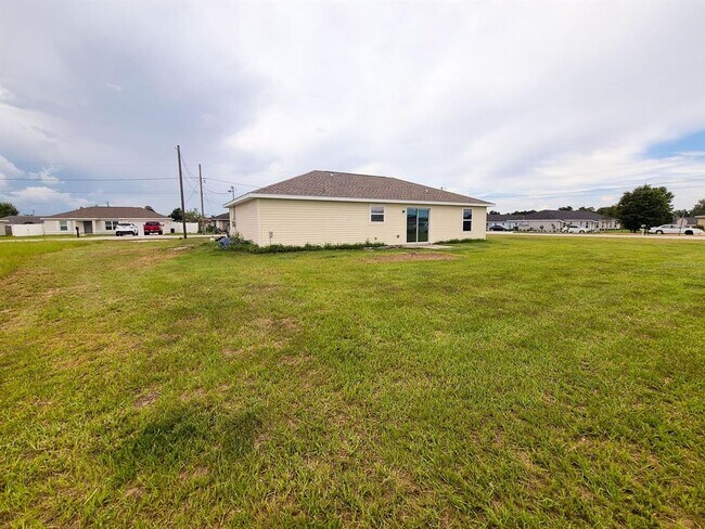 Building Photo - 17 Poplar Ln