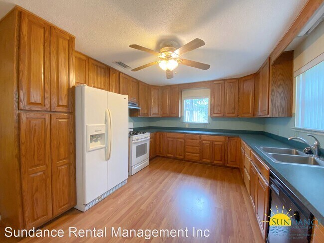 Building Photo - 4 br, 1.5 bath House - 220 Squirrel Haven ...