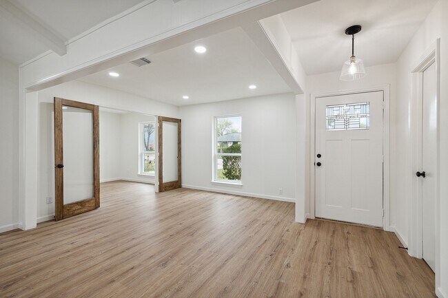 Foto del edificio - 9719 Springmont Dr