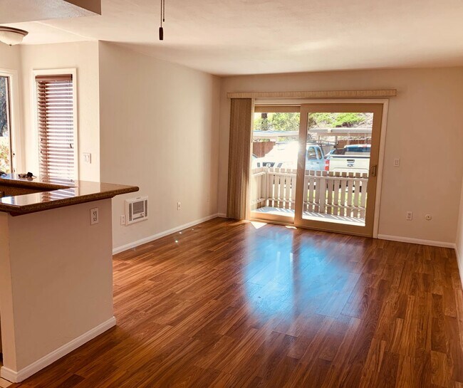 Foto del edificio - Gated Oceanside 1BR – Pool, Spa, Parking + Water/Trash Included! Won’t Last!