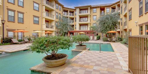 Primary Photo - 11605 Lago Vista W