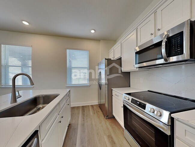 Foto del edificio - 5928 Sycamore Pl St