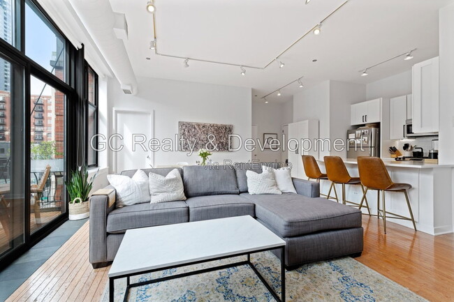Photo - 333 West Hubbard Street Apartment