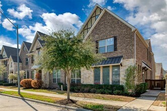 Building Photo - 10537 Chaucer Hill Ln