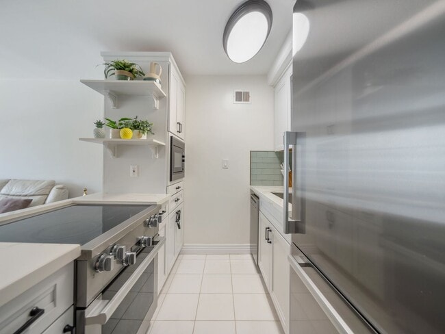 Photo - Stunning Fully Furnished 1 bedroom ALL utilities included! Apartment