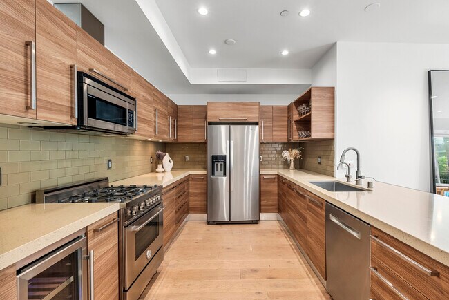 Foto del edificio - 855 N Croft Ave
