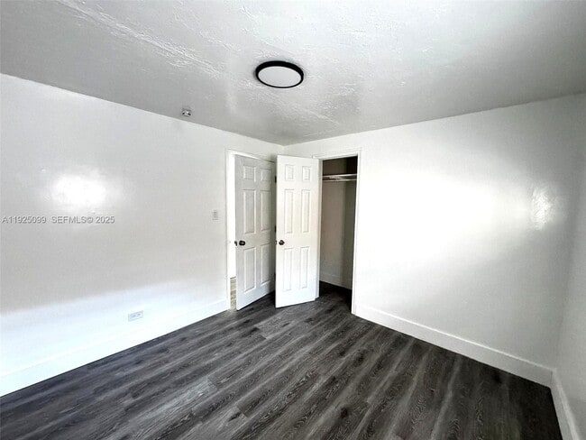 Building Photo - 4017 SW 24th St