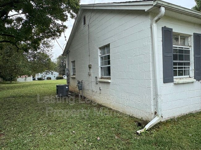 Building Photo - 4220 Glenn Hi Rd