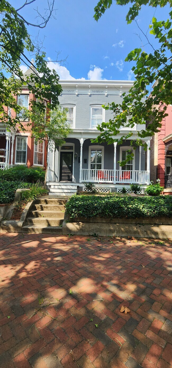 Foto del edificio - 1322 Floyd Ave