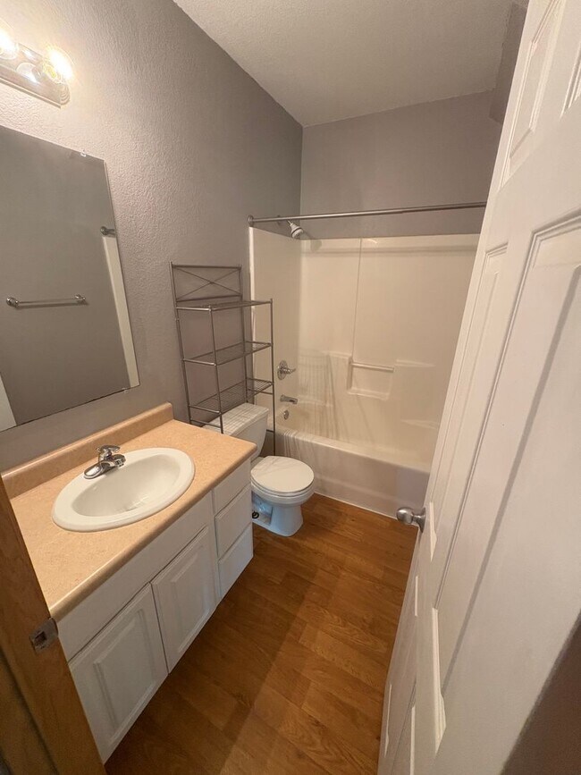 Foto del edificio - 3 bedroom 2.5 bathroom single family home in Cedar Falls school district