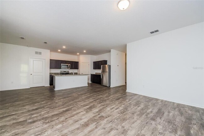 Foto del edificio - 162 Hidden Lk Lp