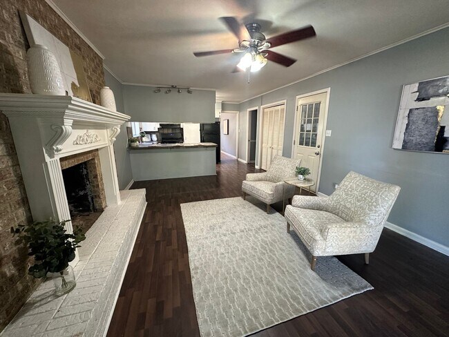 Building Photo - Beautiful Southern Hills Home