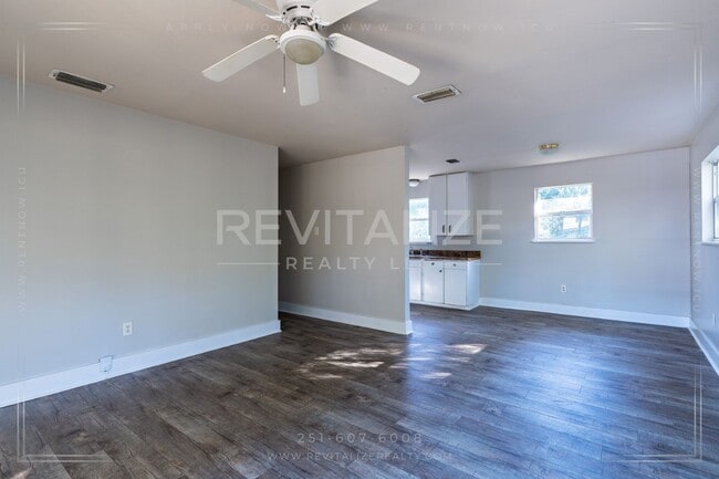 Building Photo - 1746 Cody Rd N