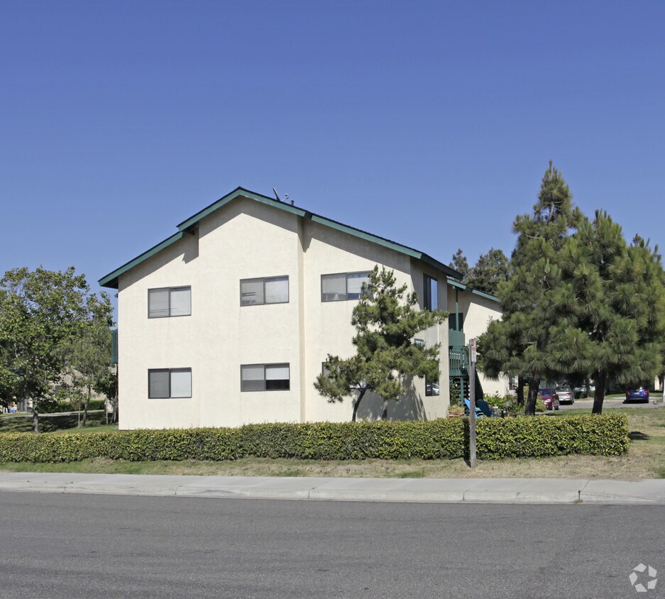 Foto del edificio - Los Pinos Apartments