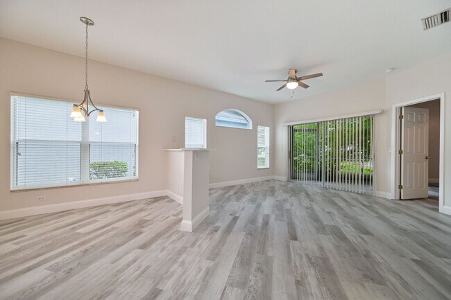 Building Photo - ** 2 Bed/ 2Bath ~ Single Family Home Near ...