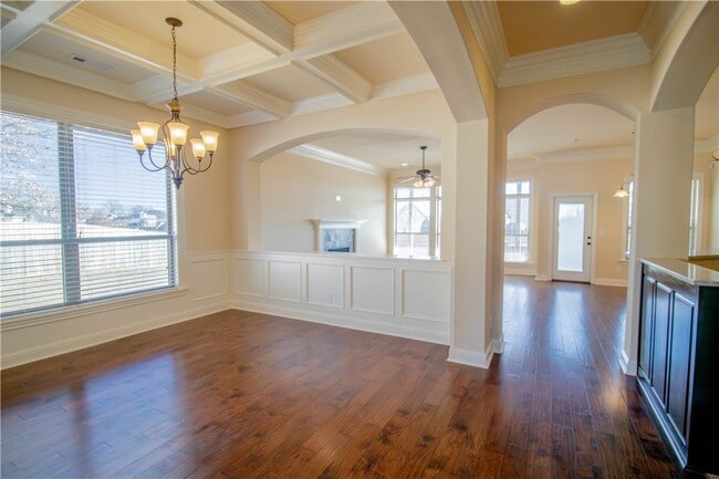 Building Photo - 5503 SW Lavender Ln