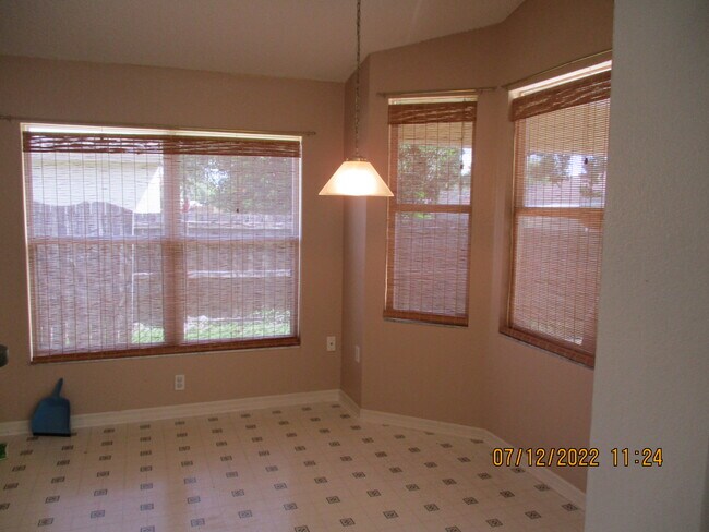 Building Photo - 256 Kings Pond Ave