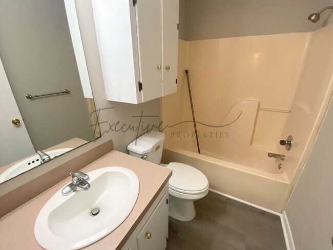 Foto del edificio - Cozy & Affordable 1-Bedroom Apartment – All-Inclusive Utilities