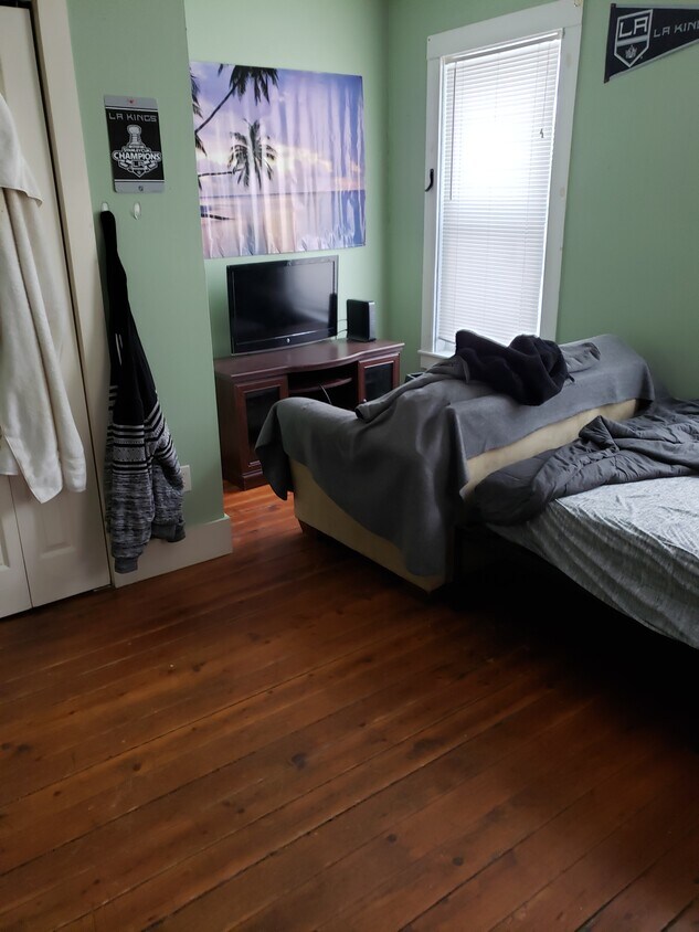 Primary Photo - 275 Wall St