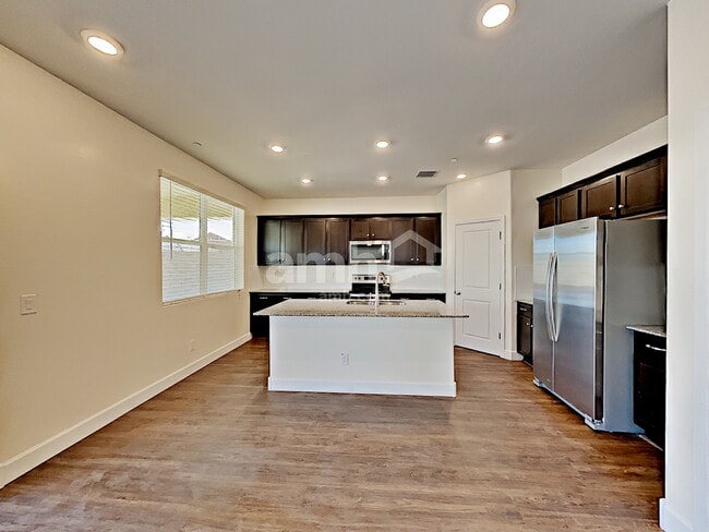 Foto del edificio - 5938 W Columbine Dr