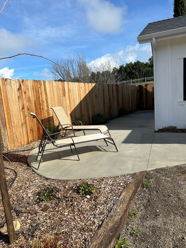 Building Photo - Brand New Beautiful private home, all util...