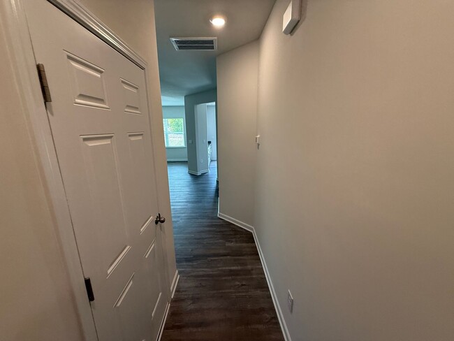 Building Photo - Brand New home in York!