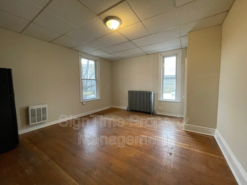 220 Summit Ave Unit Apt 2R, Hagerstown, MD 21740 Condo for Rent in