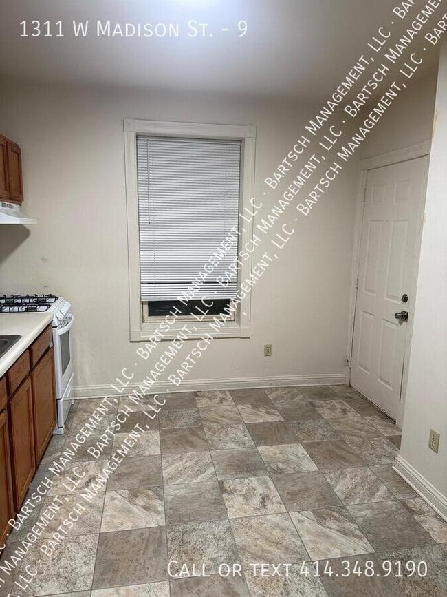 Foto del edificio - 1311 W Madison St