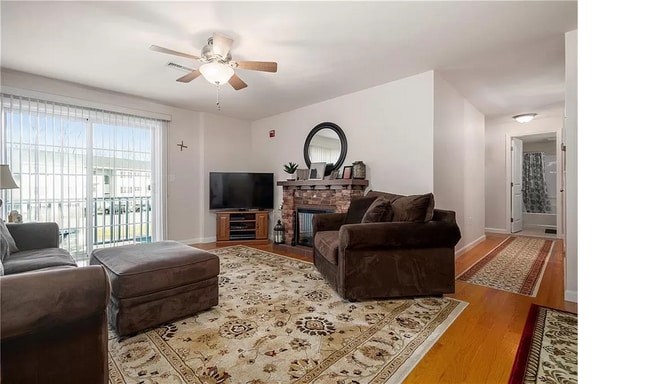 Foto del edificio - 402 New River Rd