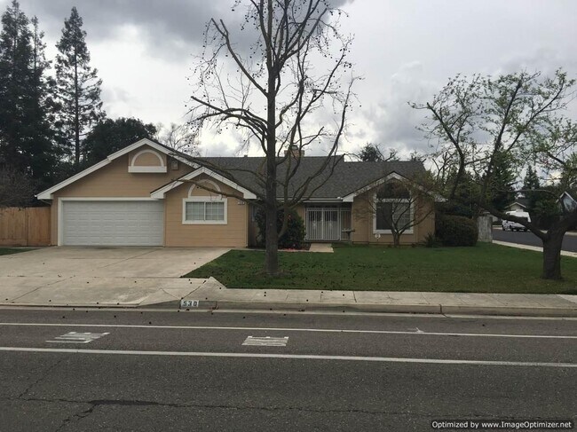 Building Photo - 530 W Alluvial Ave