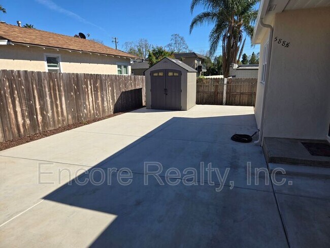 Foto del edificio - 588 1/2 McIntosh St