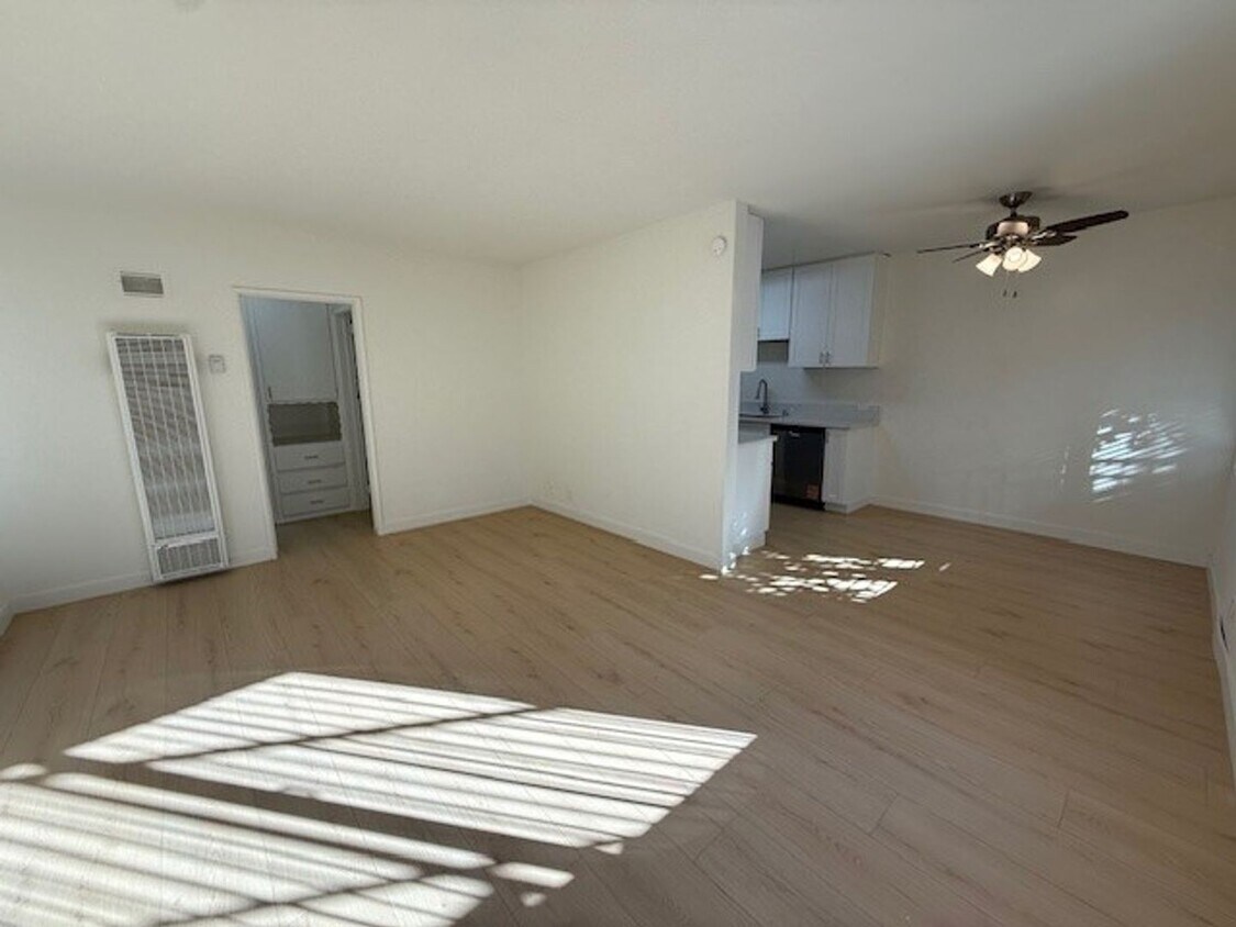 Building Photo - 459 Orange Ave