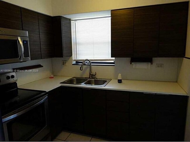 Building Photo - 2631 Alcazar Dr