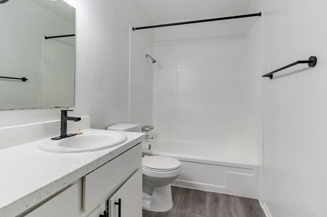 Foto del edificio - Tuscany Square