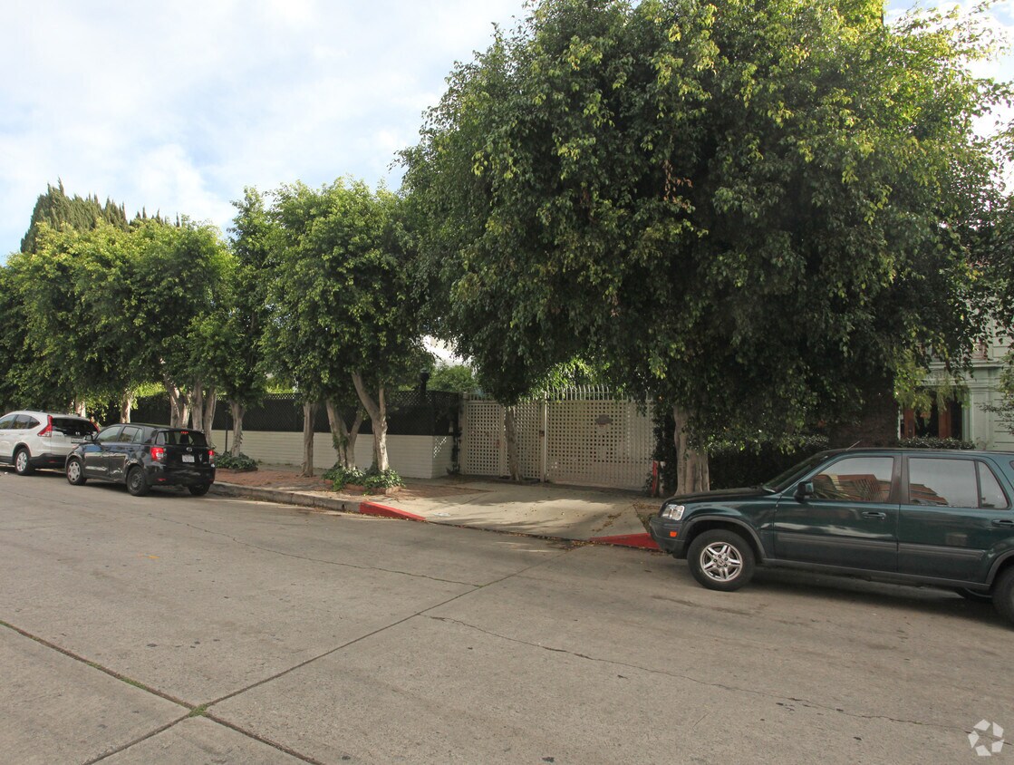 Building Photo - 1746 N Gramercy Pl