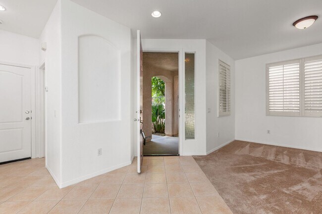 Foto del edificio - Large spacious home in a quiet neighborhoo...