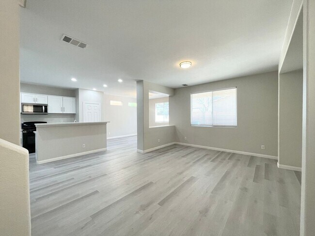Building Photo - Gorgeous 2-story house