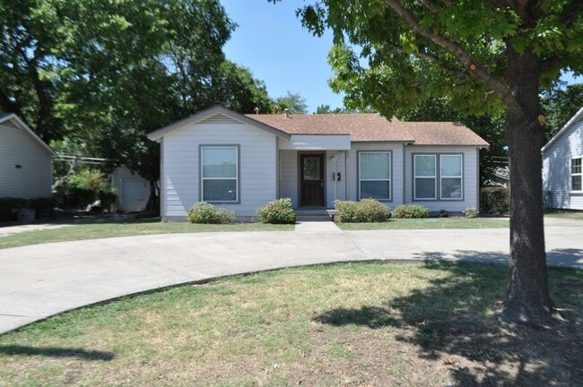 Photo - 1243 Centerville Rd House