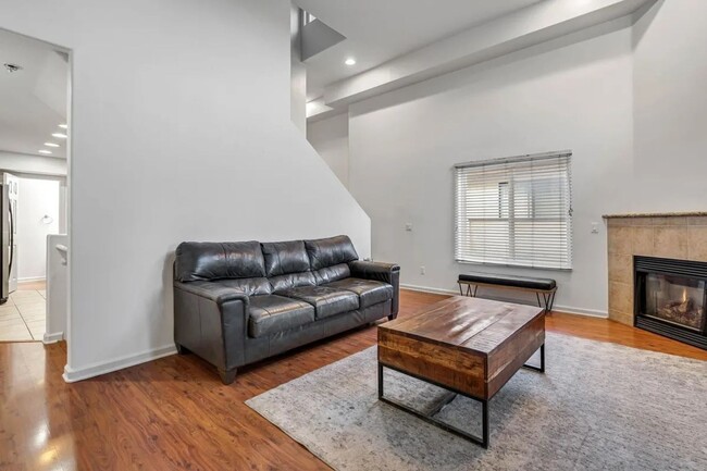 Building Photo - Stunning 2-Bedroom + Office Townhome with ...