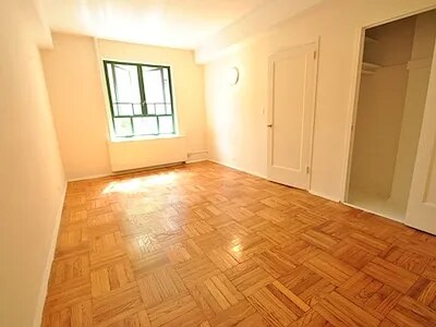 Foto del edificio - 1505 Metropolitan Ave