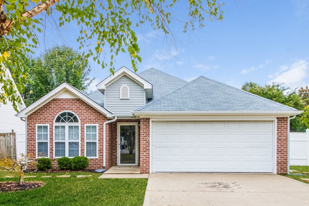 Primary Photo - 1443 Rochester Dr