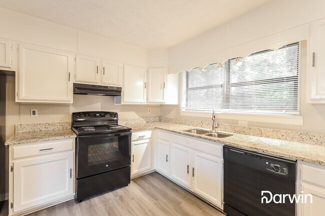 Building Photo - 609 Raintree Dr