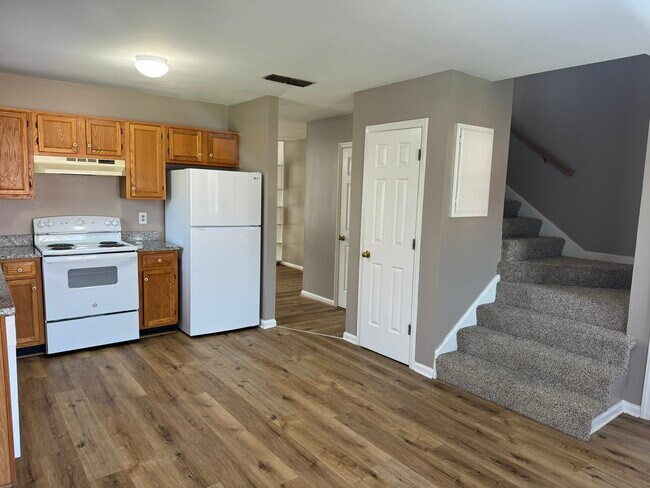 Building Photo - 317 Hillside Ct