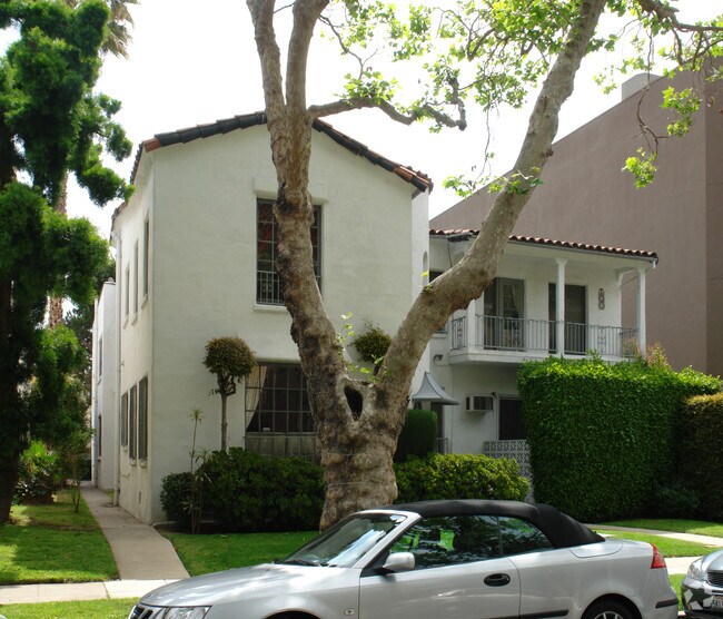 Building Photo - 114 N Almont Dr