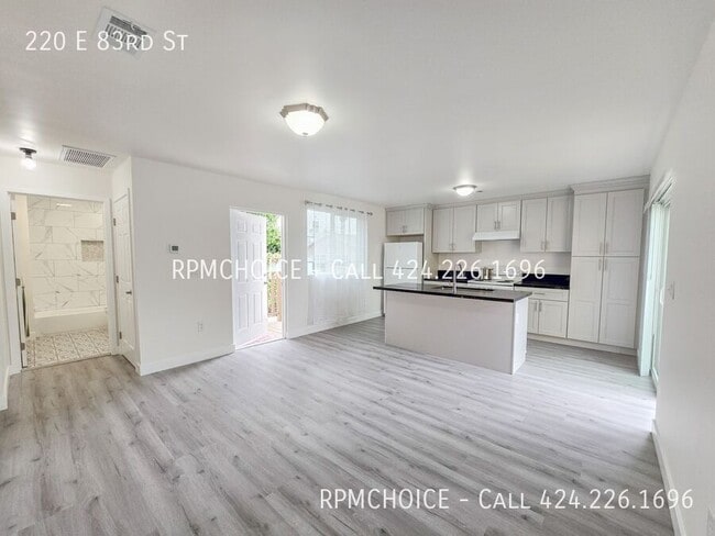 Foto del edificio - 220 E 83rd St