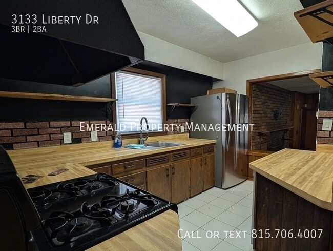 Foto del edificio - 3133 Liberty Dr