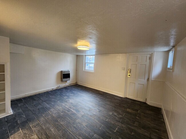 Photo - F99if900 (4Plex) *** Apartment