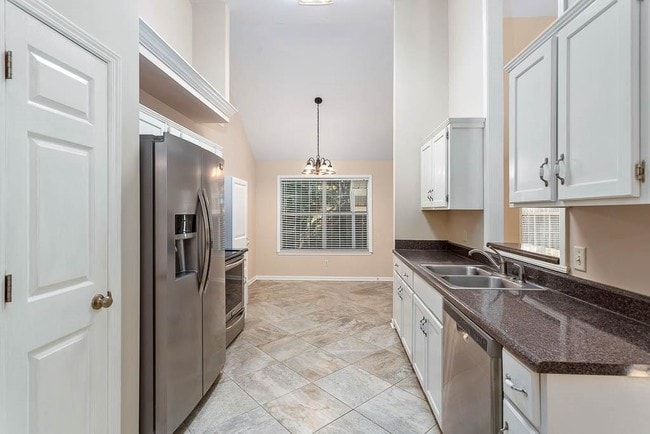 Foto del edificio - 410 Hidden Lakes Ln