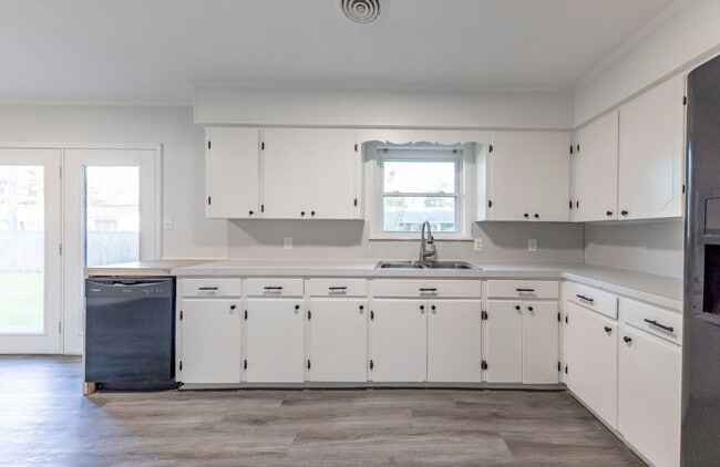 Building Photo - 115 Ketchum Ln